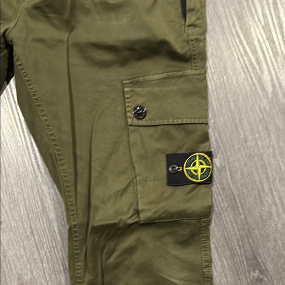 Stone Island Men's Olive Cargo Pants - Picture 3 of 8